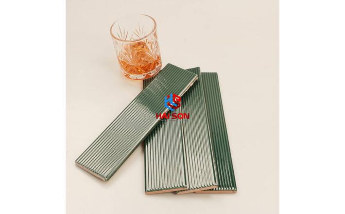DASMGED9_60*265mm Gạch thẻ ốp tường cao cấp hình sọc kích thước  (xanh lá cây đậm bóng)
